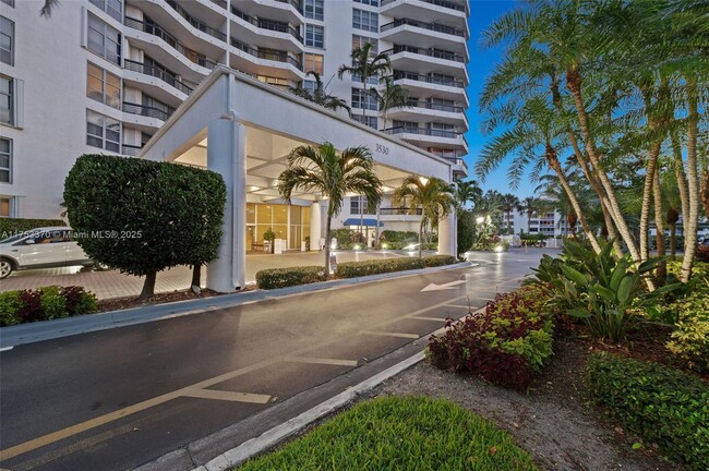 Foto del edificio - 3530 Mystic Pointe Dr