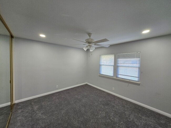 Building Photo - 3634 Kalsman Dr