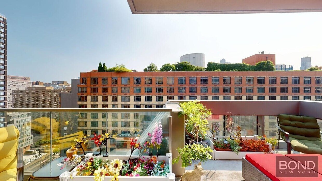 Foto principal - 237 E 34th St
