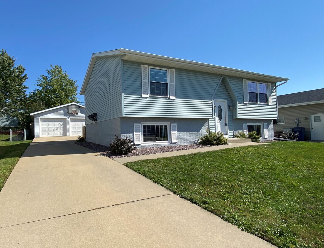 Foto principal - 4816 25th Ave NW