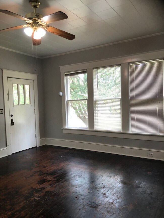Foto del edificio - First month 1/2 OffLarge duplex w southern...