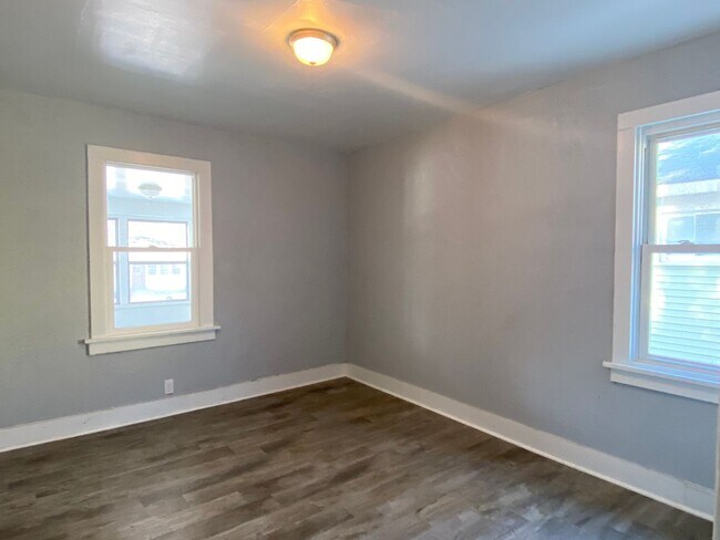 Building Photo - 2 bedroom home in Niles!!