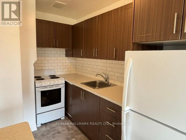Photo du bâtiment - 515 N Service Rd