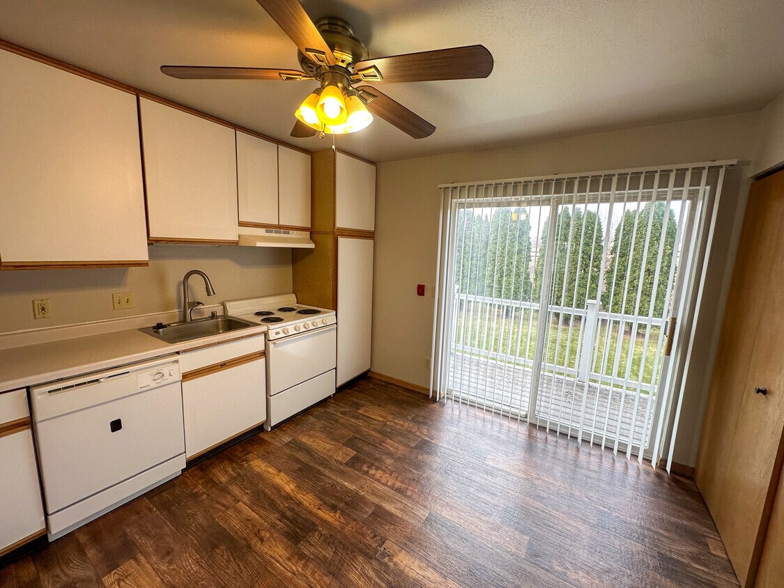 Foto principal - 2029 Green Valley Dr