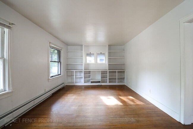 Building Photo - Beautiful Historic Two Bedroom Home