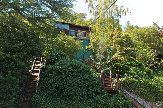 Foto del edificio - 185-B Forrest Ave