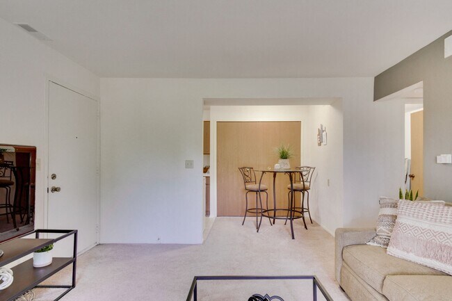 Sala de estar - The Village Apartments