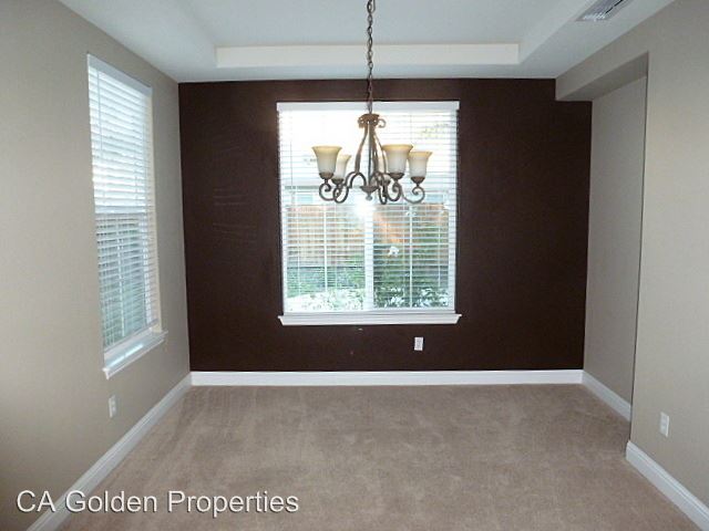 Building Photo - 456 N Sierra Madre St