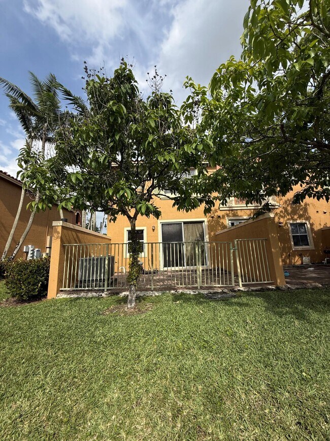 Foto del edificio - 1064 SW 144th Ave
