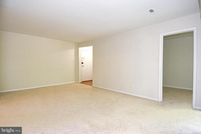 Foto del edificio - 3302 Woodburn Village Dr