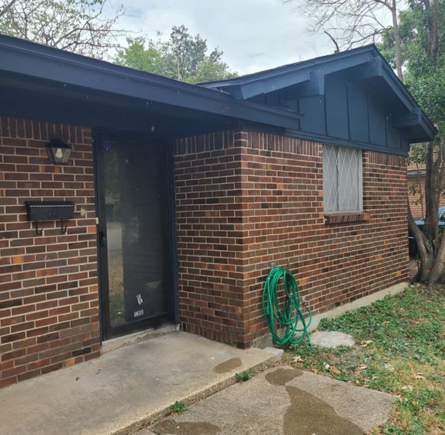 Building Photo - 5805 McCart Ave