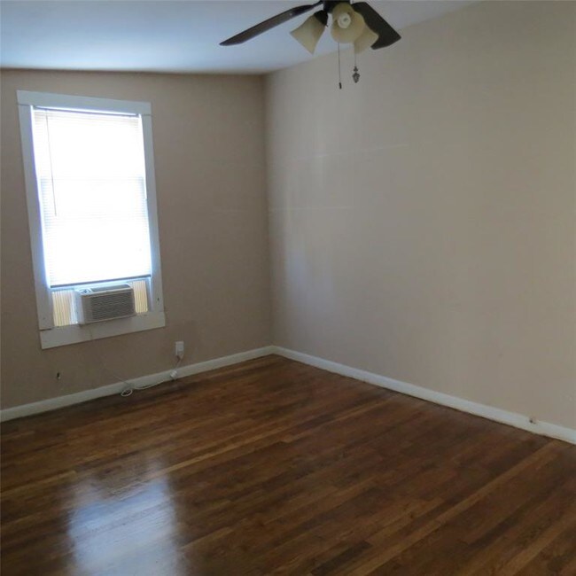 Building Photo - 4020 Avenue O 1/2