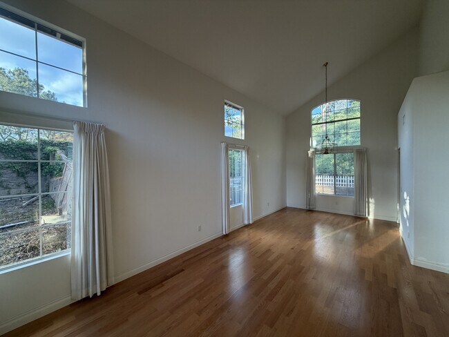 Foto del edificio - 2 Chickadee Ln