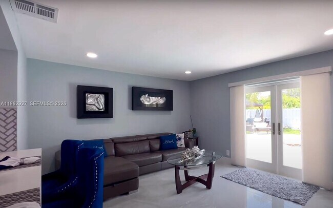 Building Photo - 8275 Shadow Wood Blvd