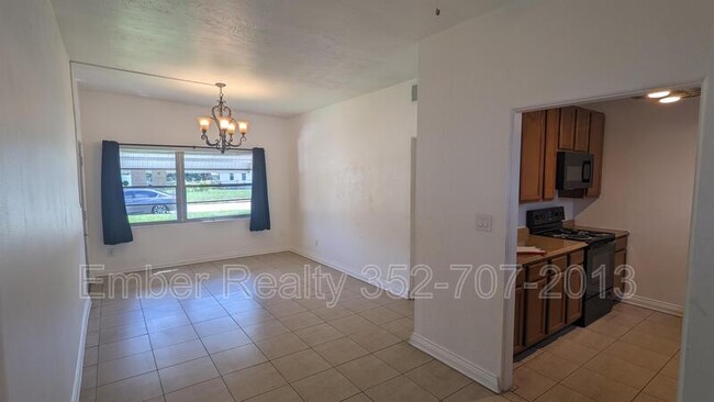 Building Photo - 140 N Oxalis Dr