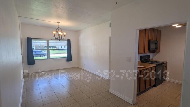 Foto del edificio - 140 N Oxalis Dr