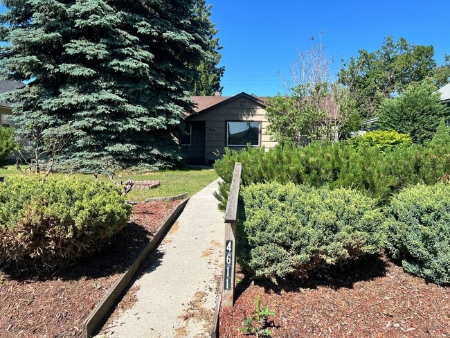 Building Photo - Adorable Shadle Bungalow - 2 Bed, 1 Bath +...