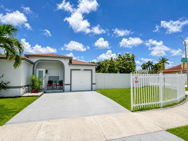 Building Photo - 29383 SW 144th Ave