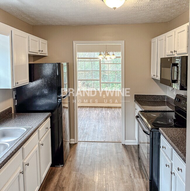 Building Photo - One month FREE RENT