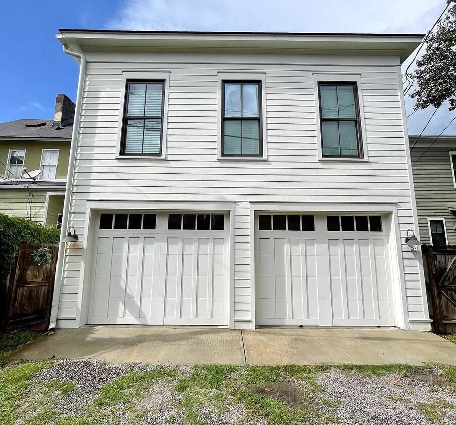 Building Photo - 11 E 38th St