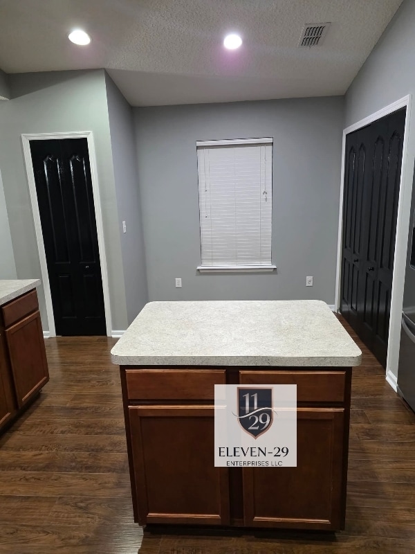 Foto del edificio - 1334 Camp Ridge Ln