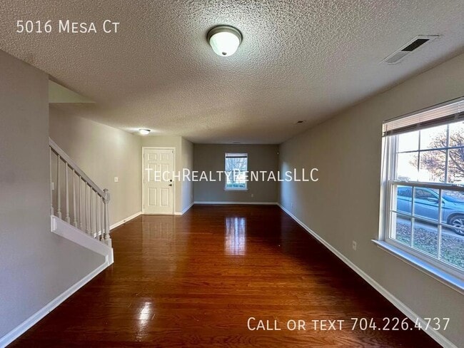Foto del edificio - 5016 Mesa Ct