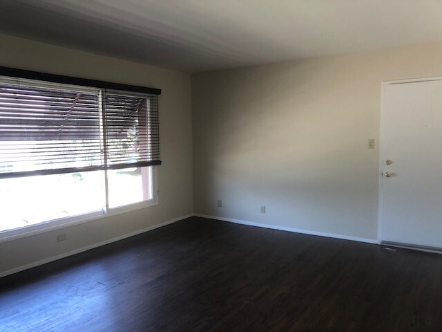 Living Room to Front Door - 4460 Ensign Ave