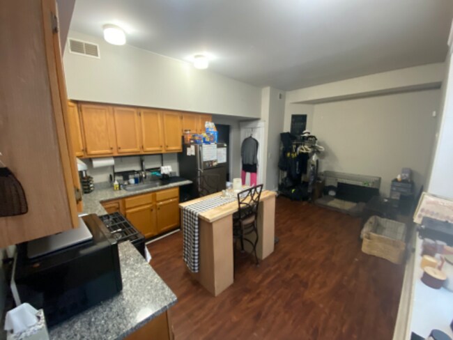 Building Photo - 2318 Highland Ave