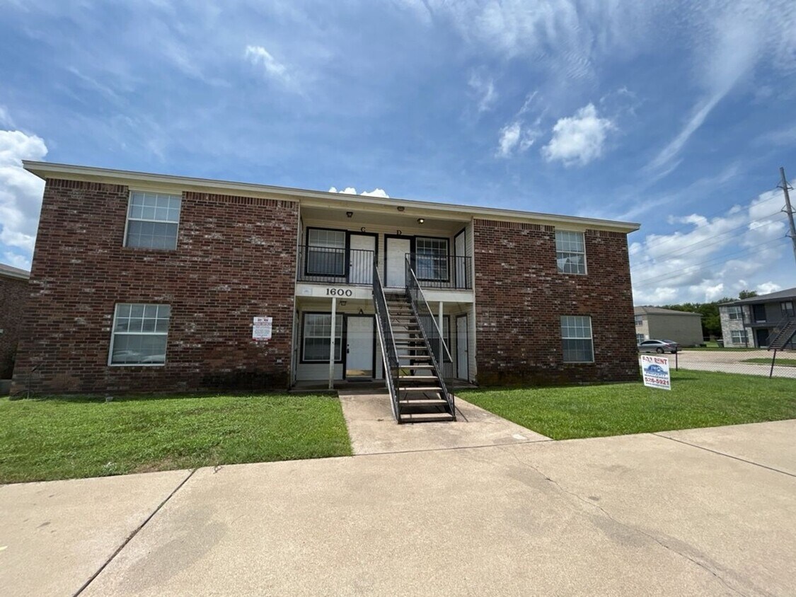 Foto principal - 1600 Dugger Cir