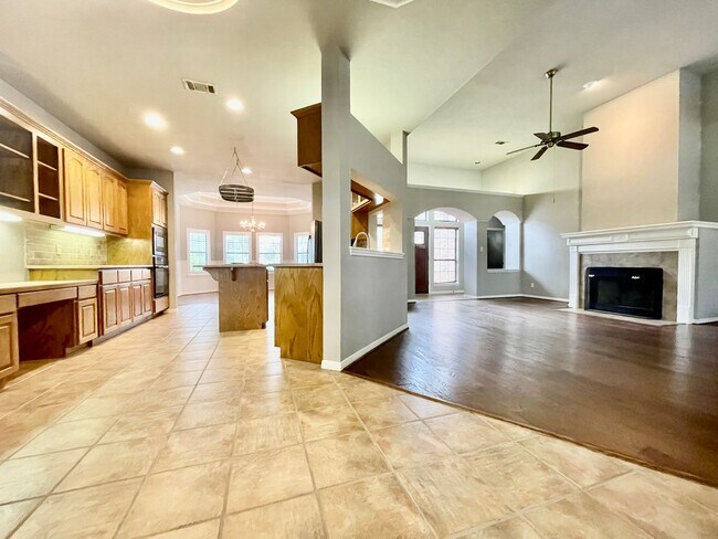 Foto del edificio - Elegant, Spacious Home Backing Up To Greenspace