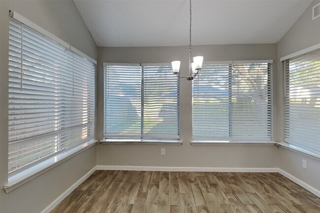 Foto del edificio - 2203 Wheathall Camp Ln