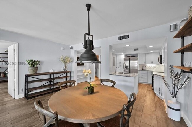 Building Photo - 5000 N Ocean Blvd