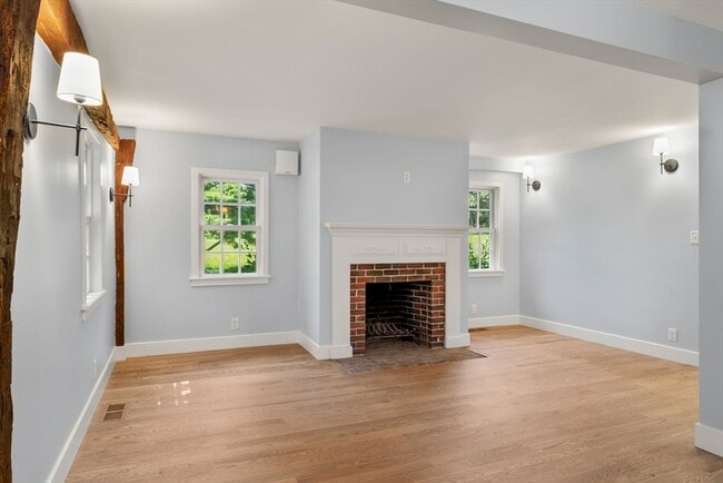 Building Photo - 157 Farm Rd