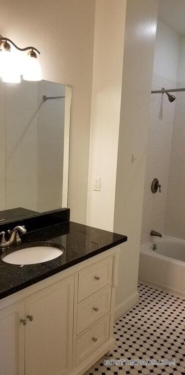 Building Photo - 26 Hemenway St