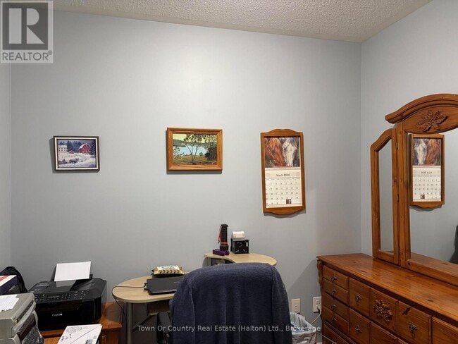 Building Photo - 383 Main St E