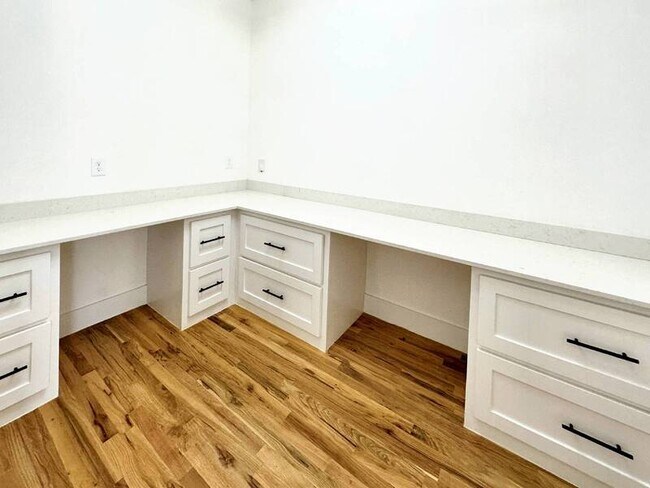 Foto del edificio - 9520 N 144th E Ave