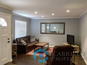 Building Photo - 2828 Famosa Blvd