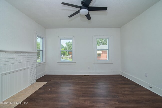 Foto del edificio - 3839 Springfield Blvd