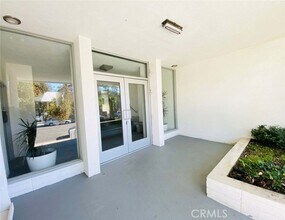 Building Photo - 1033 3rd St