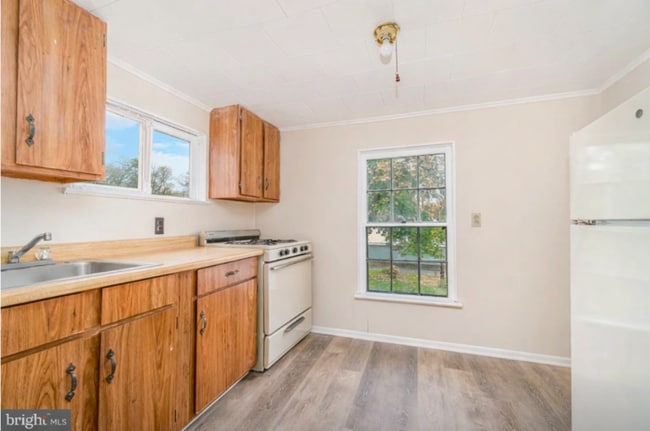 Building Photo - 200 S Penn St