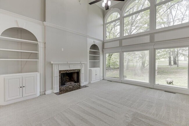 Foto del edificio - 9345 Riverclub Pkwy