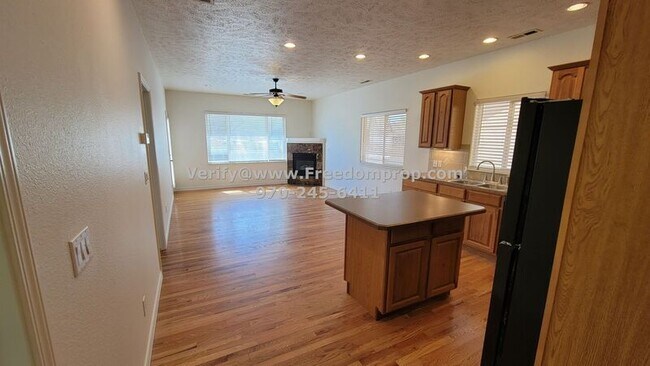 Foto del edificio - 555 Garden Grove Ct
