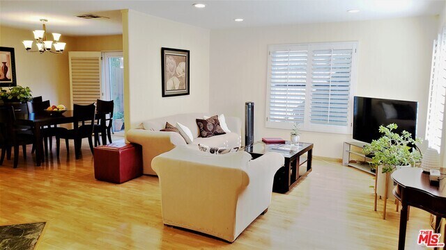 Foto del edificio - 24216 Sylvan Glen Rd