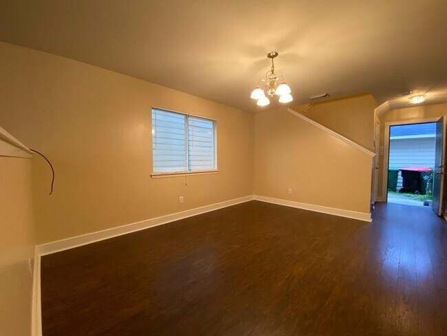 Building Photo - 5830 Silver Oak
