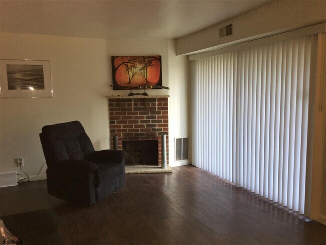 Building Photo - 205 Pico Ct