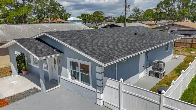 Foto del edificio - 1755 Shore Acres Blvd NE