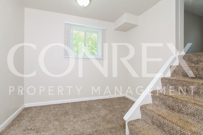 Building Photo - Lovely 3 Bedroom Home