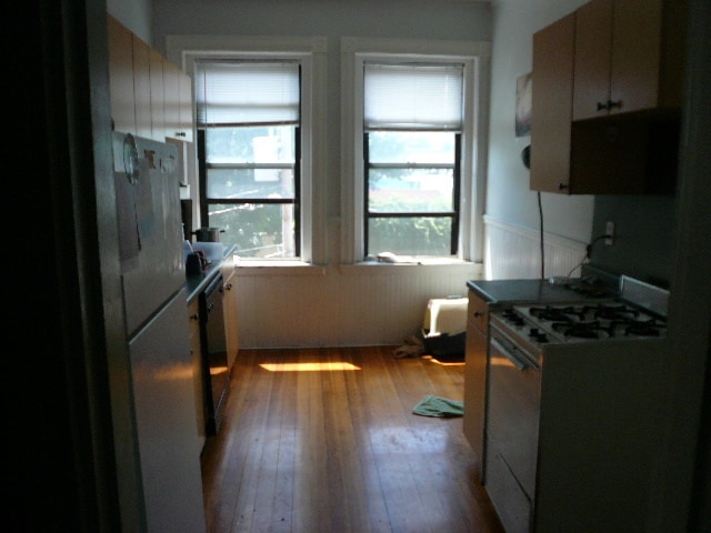 Primary Photo - 100 Linden St