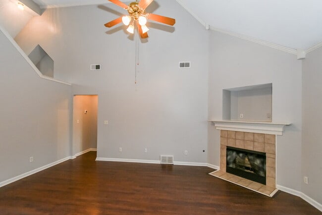 Building Photo - 10263 Green Moss Dr N