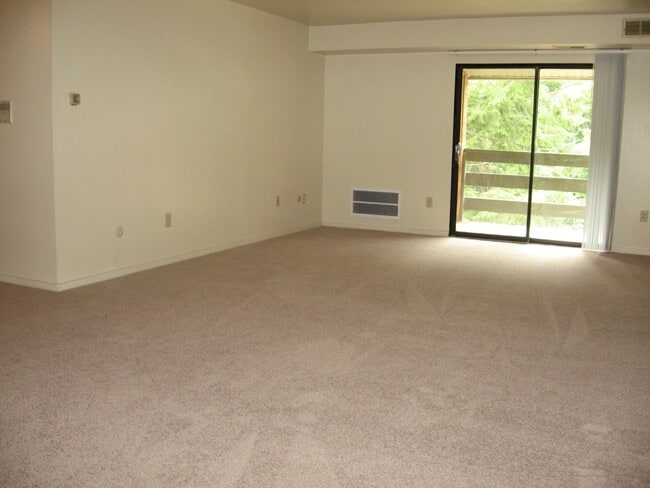 Building Photo - Pebble Creek